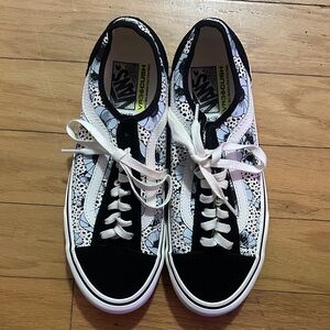 Vans Women's Black and White Patterned Sneakers